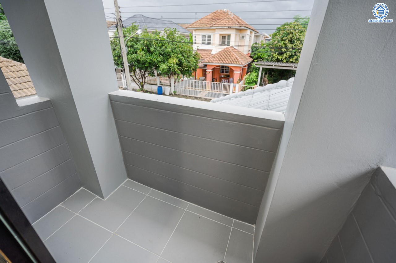 บ้านมือสองตกแต่งใหม่ ม.เศรณีลากูน วัดลาดปลาดุก ตอบโจทย์ทุกการใช้ชีวิต เนื้อที่ 50 ตร.ว. ฟังก์ชัน 3 ห้องนอน 3 ห้องน้ำ ทำเลเดินทางง่าย สะดวกสบายใกล้รถไฟฟ้าสายสีม่วง "สถานีคลองบางไผ่", ทางด่วน "กาญจนาภิเษก" และห้างสรรพสินค้าเซ็นทรัลเวสต์เกต